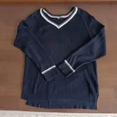 ユニクロ　カシミア混　Ｖネック長袖セーター　ハイゲージニット　コットンブレンド