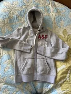 ヴィンテージAbercrombie & Fitch グレー パーカー Lのサムネイル