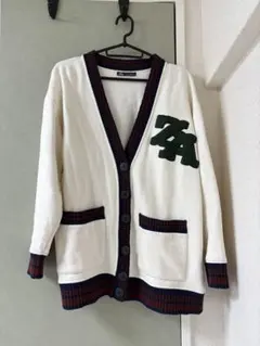 ZARA刺繍ロゴ付きカーディガン