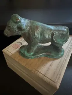 青銅牛置物のサムネイル