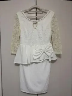 ホワイトレース袖ペプラムドレス