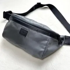 バーバリーブラックレーベル　ボディバッグ　裏地ノバチェック　ホースロゴ　グレー