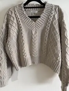 ケーブルニット Vネック セーター