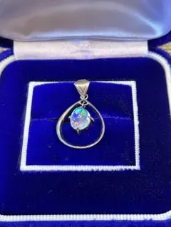 ホワイトゴールド　オパールペンダントトップ