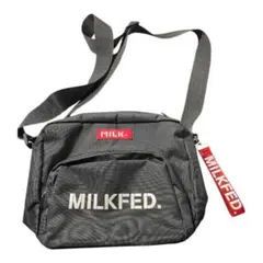 【MILKFED ミルクフェド ショルダーバッグ ブラック赤ロゴチャーム付きのサムネイル