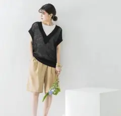 透かし柄ニットベスト　URBAN RESEARCH