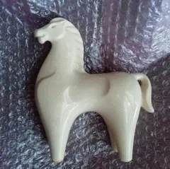 ★馬の置物　陶器製　白磁　貫入　午年★オブジェ インテリア