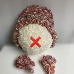 ハンドメイド　編み込みデザイン ポンポン付き(同色毛糸付き)ニット帽