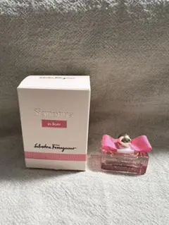 サルヴァトーレ フェラガモ シニョリーナ イン フィオーレ オーデトワレ 5ml