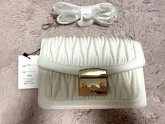新品　処分予定　ホワイトキルティングショルダーバッグ