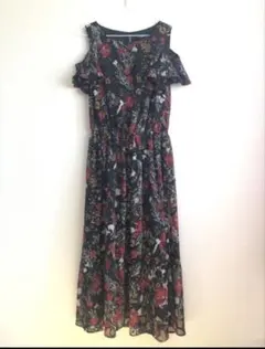 花柄 コールドショルダー ワンピース　ローズバッドのサムネイル