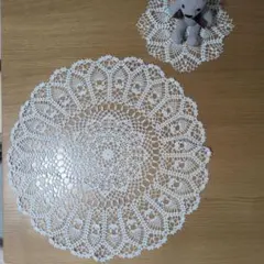 レース編み 円形マット 52センチ　おまけ付き　2枚セット　No.18