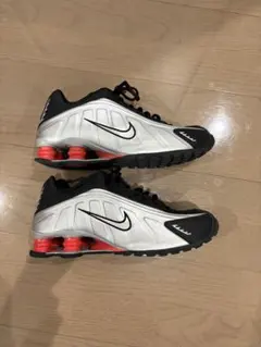 NIKE Shox R4 赤黒シルバー　未使用に近い　us9 NIKE Shox R4 赤黒シルバー 未使用に近い us9 - メルカリ