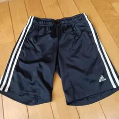②アディダス　adidas ネイビー　紺色　ライン　ハーフパンツ　半ズボン140
