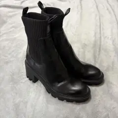 美品　ZARA ザラ トラックソール 黒レザーサイドジップブーツ　24 大人気 美品 ZARA ザラ 厚底ブーツ トラックソール フロントジップ
