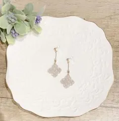 タティングレースのノンホールピアス