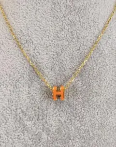 hロゴ hモチーフ hネックレス オレンジ人気