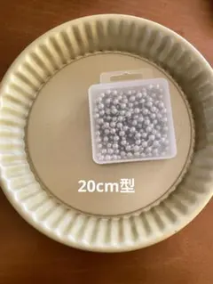 【️即購入、まとめ買い可】 クリーム色のプラスチック型とシルバービーズ
