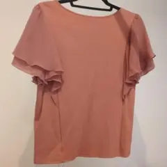 新品タグ付きトップスのサムネイル