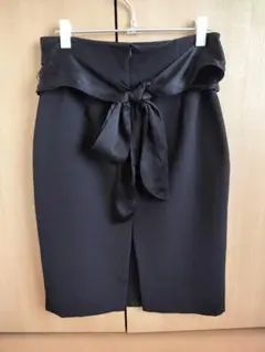 ZARA BASIC ブラック タイトスカート リボン付き L 新品タグ付きのサムネイル