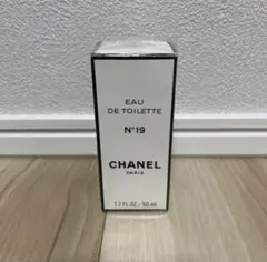 CHANEL N°19 EAU DE TOILETTE 50mlのサムネイル