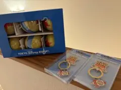 ［新品未使用］トイ・ストーリーホテル　チャーム&スマホリング2個セット 新品未使用］トイ・ストーリーホテル チャーム&スマホリング2個セット
