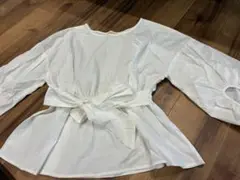 ホワイトウエストリボン付きシャツ　マジェスティックレゴン