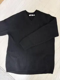 UNIQLO ブラック Vネックセーター Lサイズ