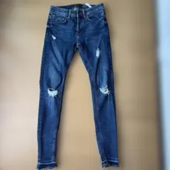 Bershkaレディース ダメージスキニーデニム ジーンズ ストレッチ 細見え