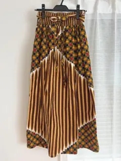 【中古品】ロングスカート　アフリカンバティック　馬柄　個性的　グリーンオレンジ 中古品】ロングスカート アフリカンバティック 馬柄 個性的 グリーン