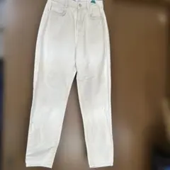 新品、未使用　ZARA アイボリー ストレートスリムデニムパンツ