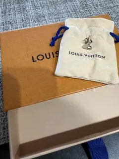 Louis Vuitton Vロゴ ピアス 片耳のサムネイル