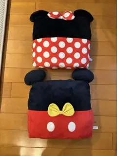 ミニーマウスミニーマウス　クッション2個セット30cm×30cm
