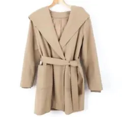 ウール100%、フード付きのベージュロングコート