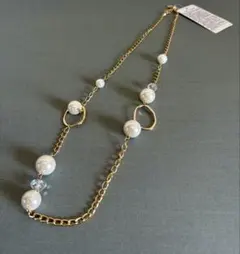 新品未使用　パールとクリスタルのゴールドネックレス