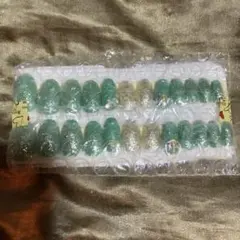 緑色ラメ入りネイルチップ２４枚セット