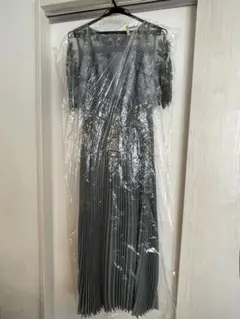 パーティードレス　レース／プリーツ素材