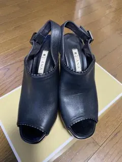 DIANA ブラックレザー サンダル