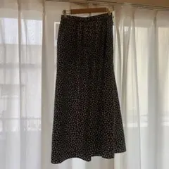 黒と白の花柄ロングスカート