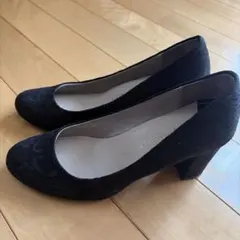 ブラックレース調パンプス 中ヒール