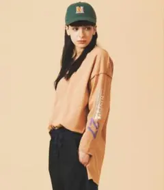ミルクフェド バックプリント ロング丈 長袖Tシャツ ベージュのサムネイル