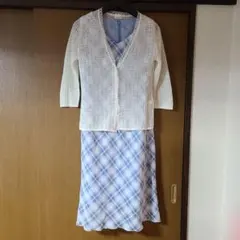 ワンピースとカーディガン