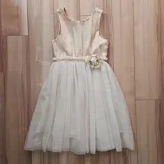 アイボリーフラワー装飾ノースリーブドレス