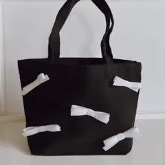 ブラック黒トートバッグホワイトリボン付き♡お子様にもランチバッグサブバッグギフト