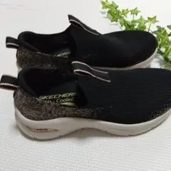 【Skechers】 Arch Fit ブラック/ゴールド スリッポン