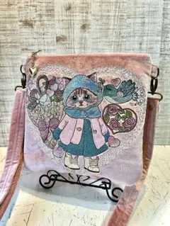 ベビーピンクベロア生地♡刺繍のショルダーバッグ♡サコッシュ♡フード猫ちゃん