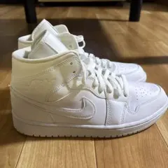 NIKE AIR JORDAN 1 MID Triple Whiteのサムネイル