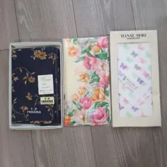 新品未使用　花柄ハンカチ3枚セットのサムネイル