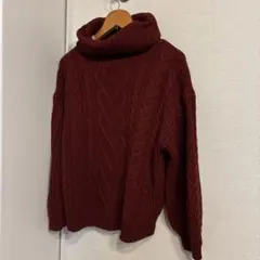 バーガンディ ケーブルニット タートルネック セーター