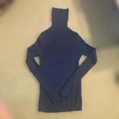 ブルー タートルネックニット